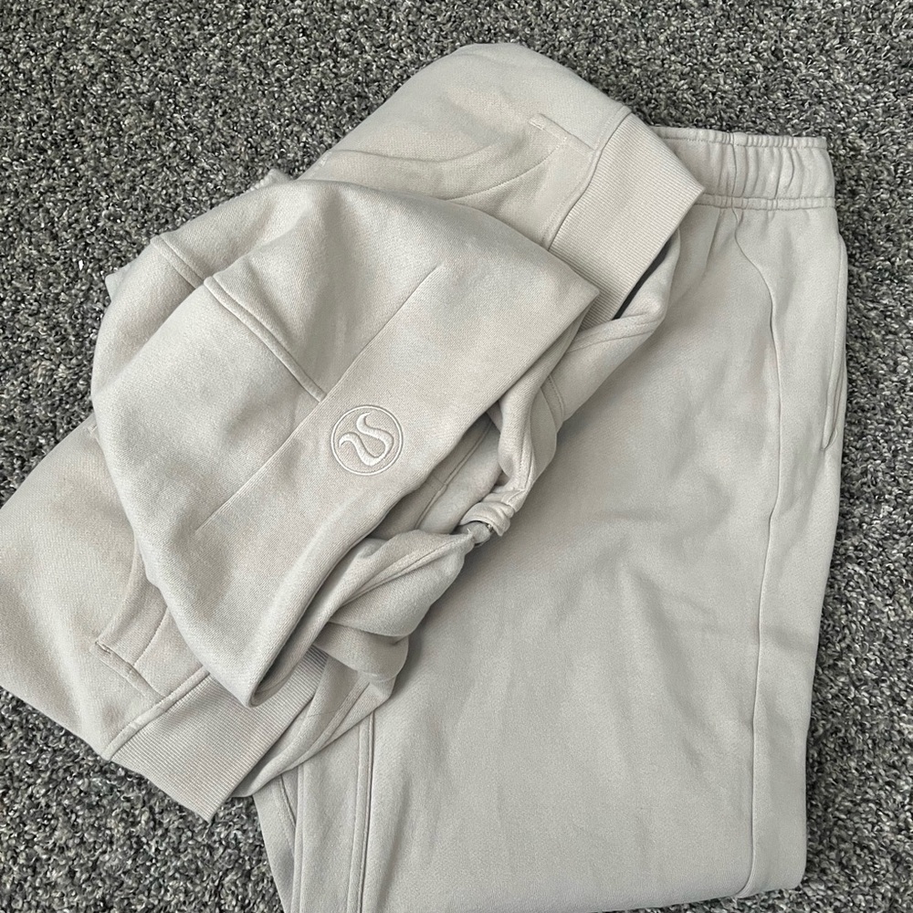 LULU Sweat Set in Mojave Tan
